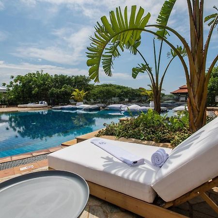 Hotel The Capital Zimbali Ballito Esterno foto The pool at the hotel
