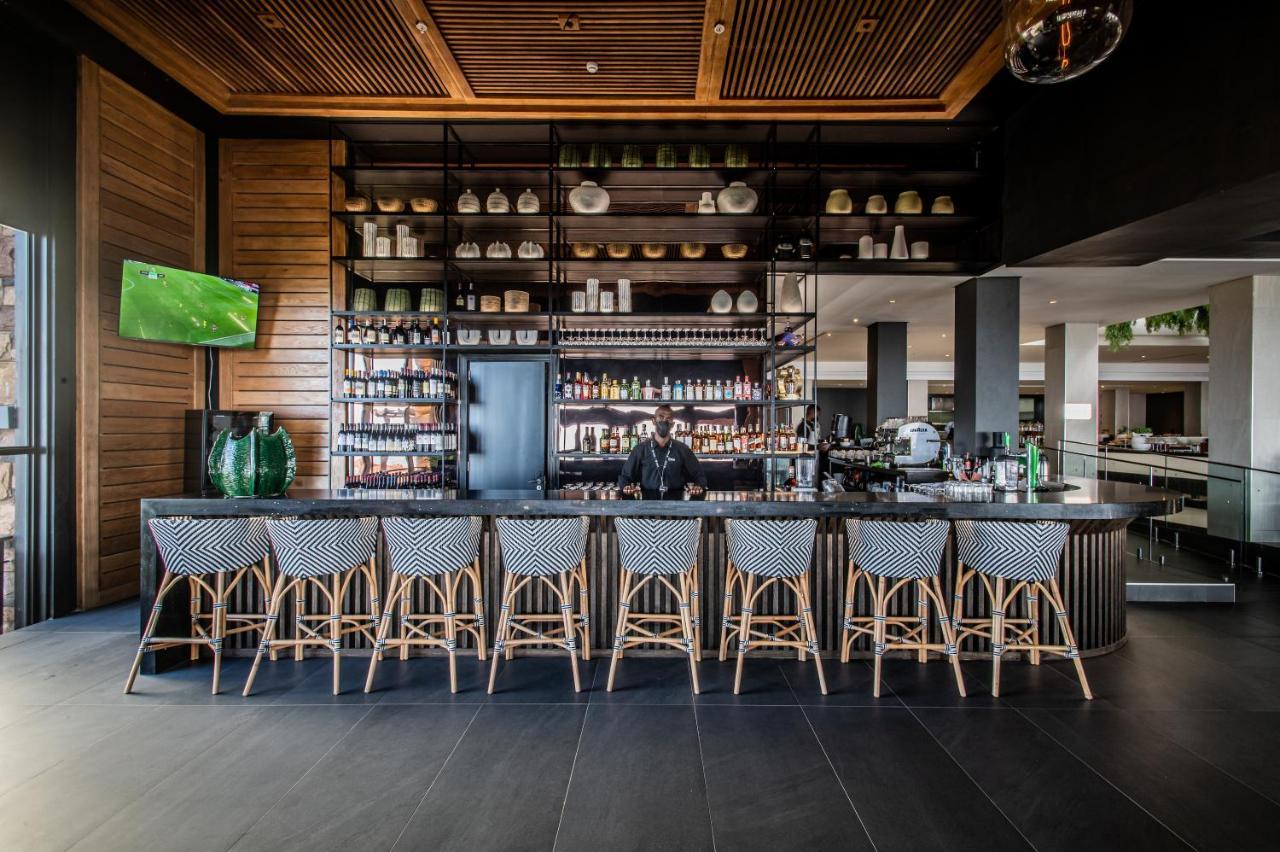Hotel The Capital Zimbali Ballito Esterno foto The bar at the restaurant
