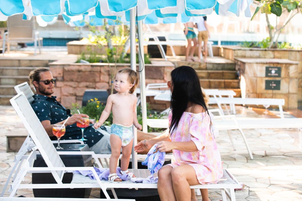 Hotel The Capital Zimbali Ballito Esterno foto Family at the pool