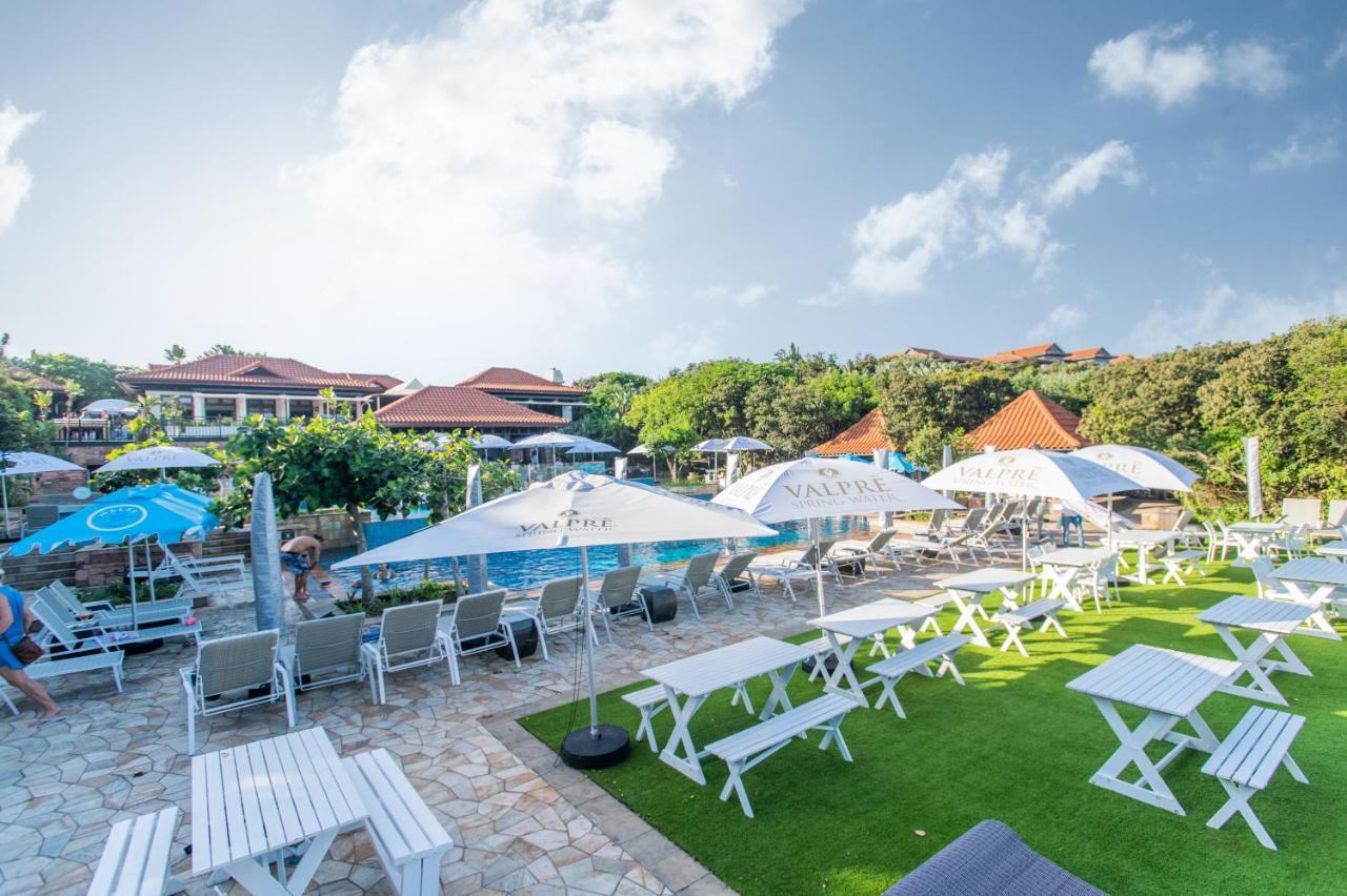 Hotel The Capital Zimbali Ballito Esterno foto The swimming pool at the resort