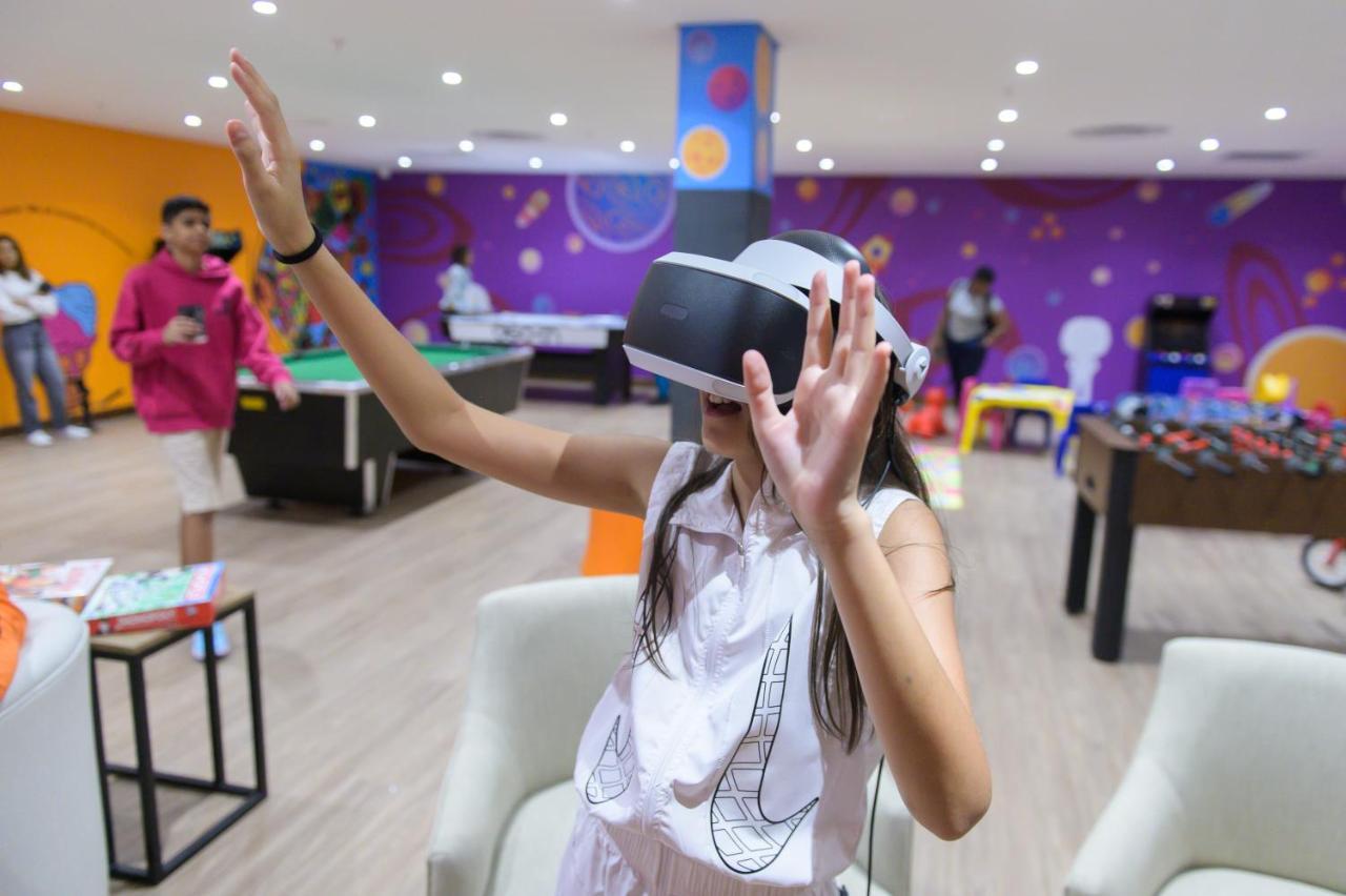 Hotel The Capital Zimbali Ballito Esterno foto A child using a PlayStation VR headset