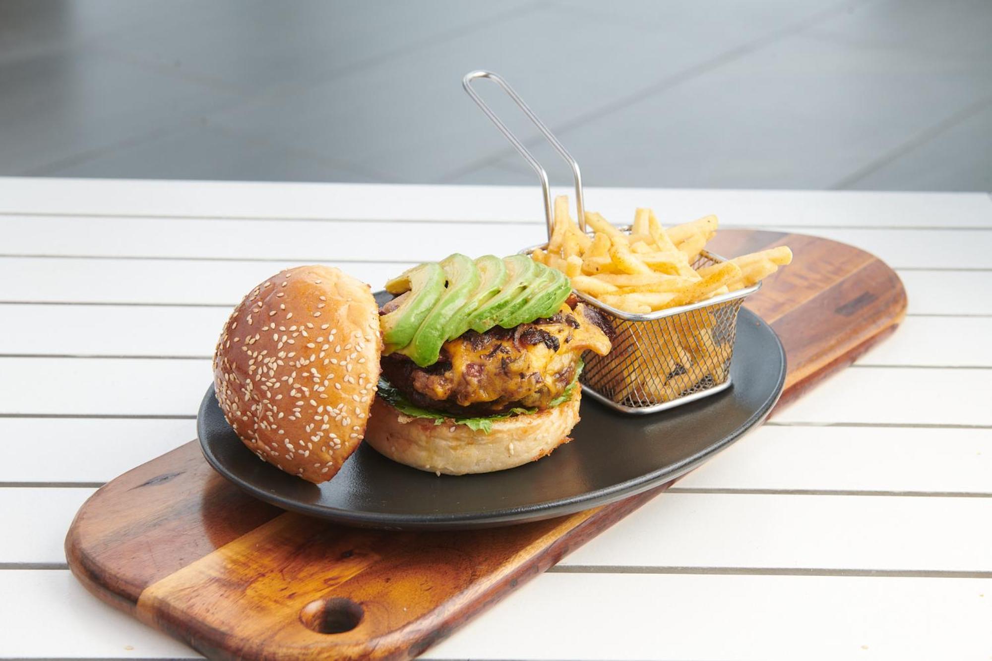 Hotel The Capital Zimbali Ballito Esterno foto A vegan burger with avocado and chips