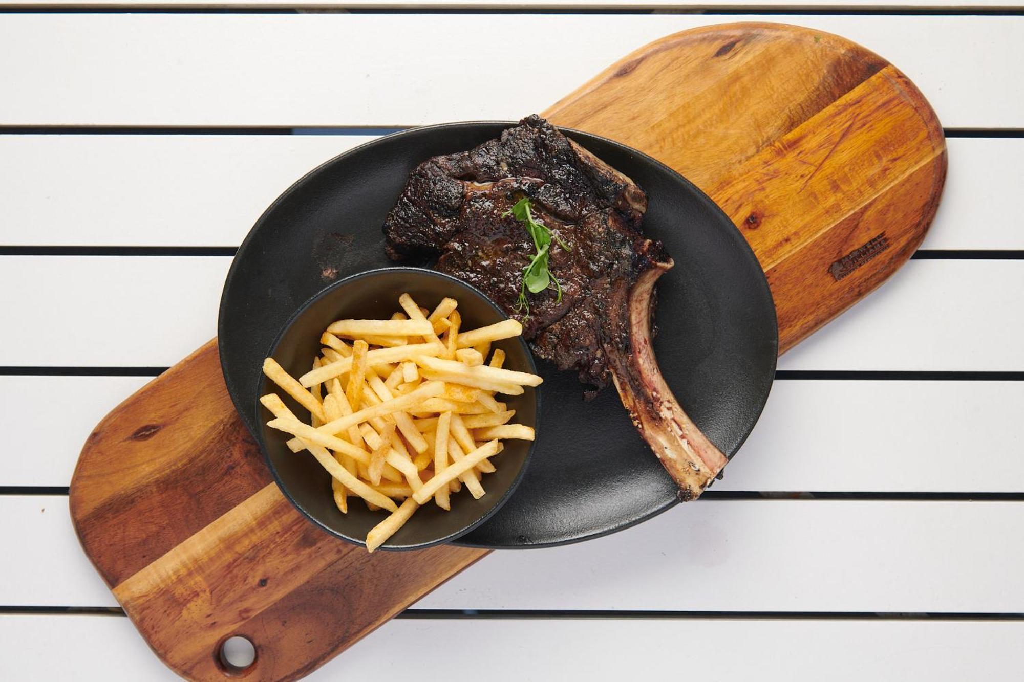Hotel The Capital Zimbali Ballito Esterno foto A steak and chips meal