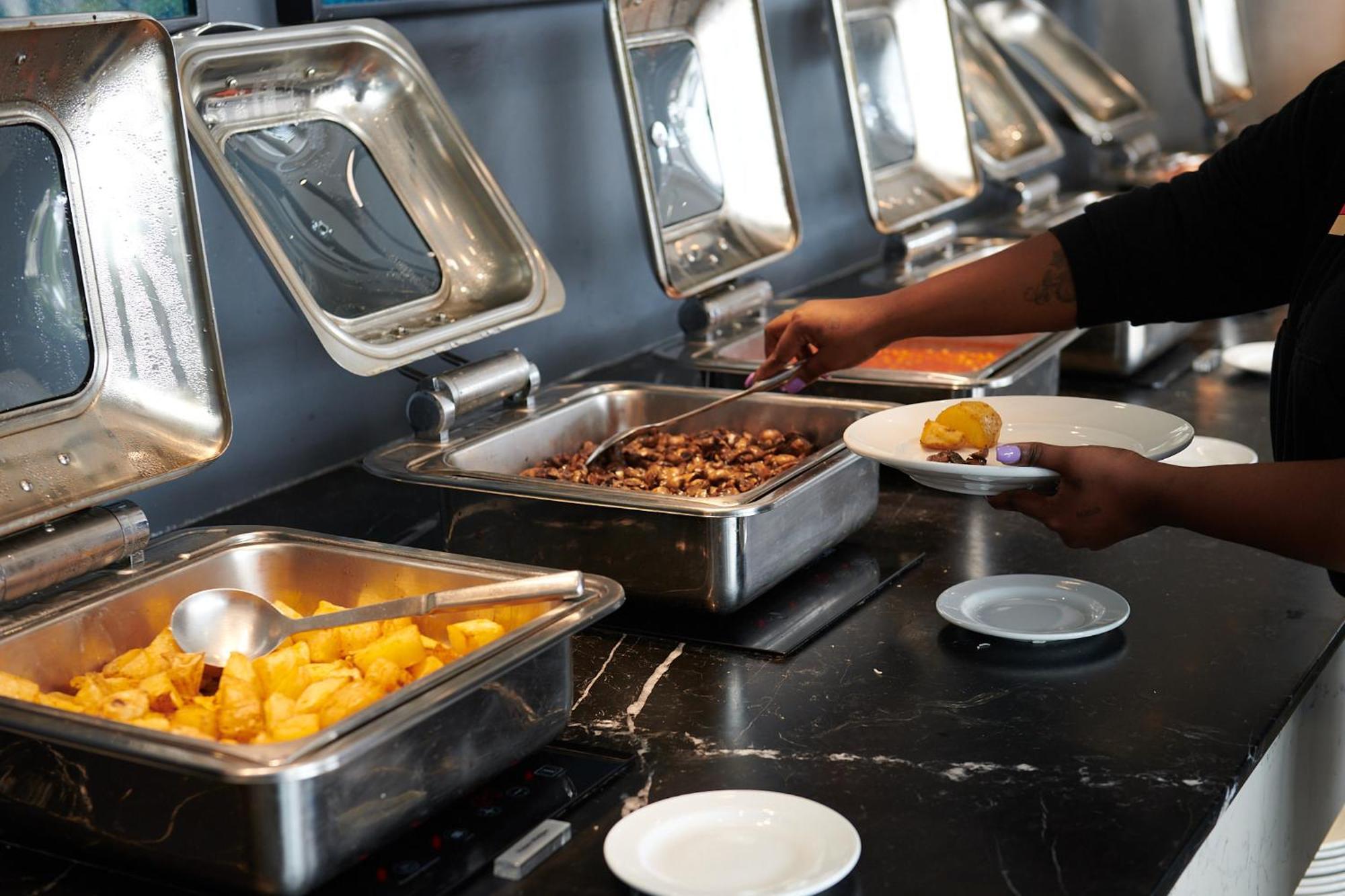 Hotel The Capital Zimbali Ballito Esterno foto A chafing dish