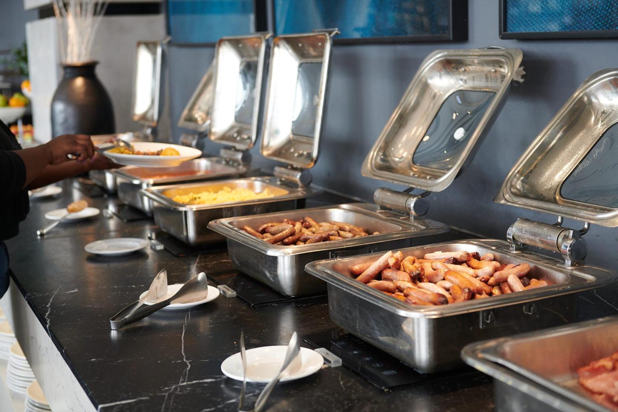 Hotel The Capital Zimbali Ballito Esterno foto A buffet