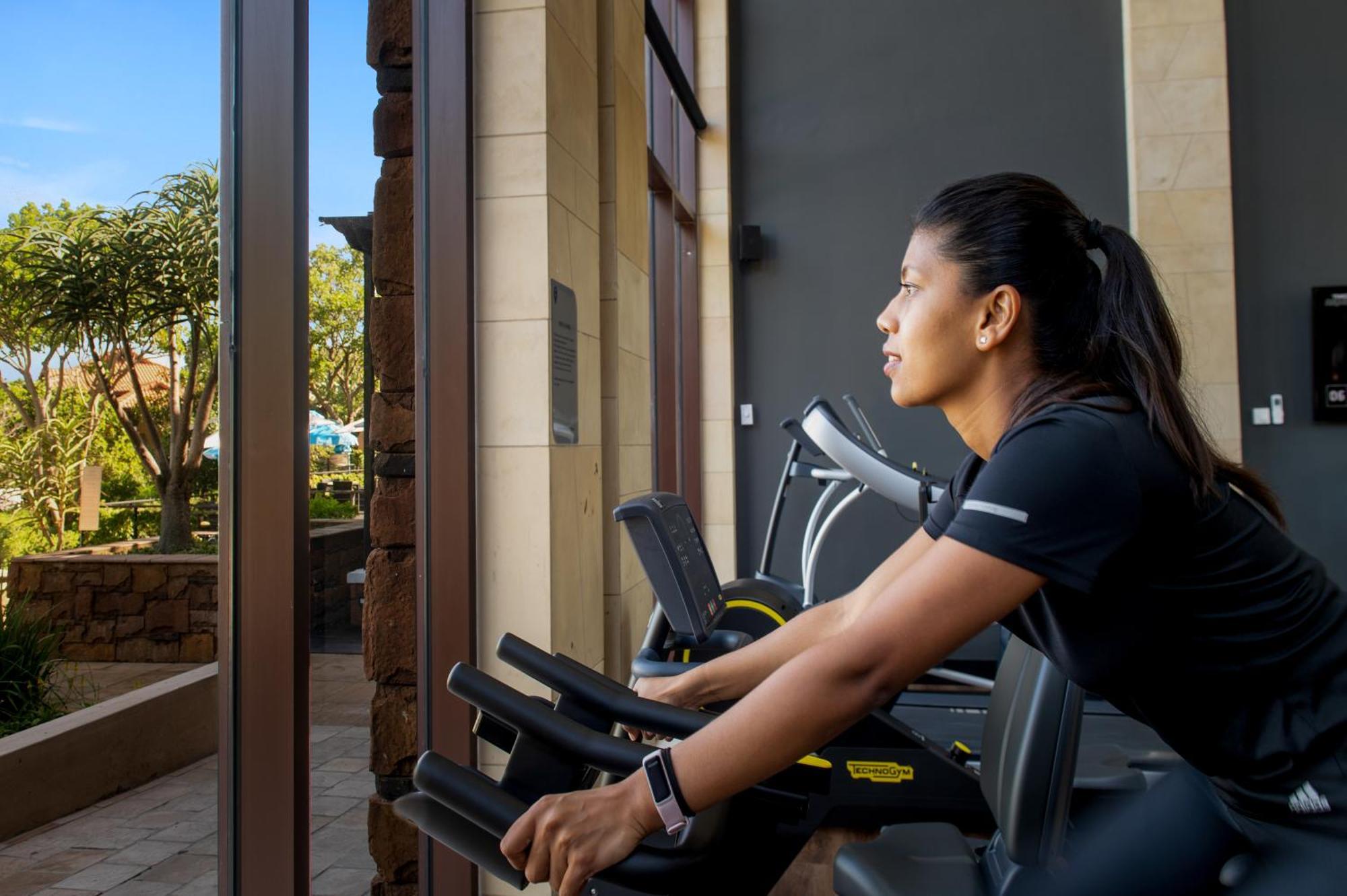 Hotel The Capital Zimbali Ballito Esterno foto A woman on a treadmill